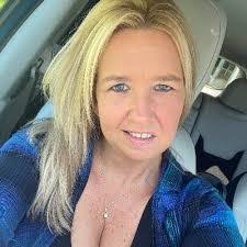 Lori Stoddard's Instagram, Twitter & Facebook