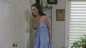 Смотреть бесплатно Новая домашняя повариха случайно увидела секс хозяев  онлайн без регистрации