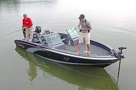 Lund Boats 202 Pro V Gl Fiberglass Fishing Boats Professional Grade Fiberglass Walleye Boat Muskie Boat Musky Boat Walleye Boats Boat Small Fishing Boats