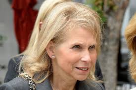 Redstone granddaughter lashes out against 'Aunt Shari'