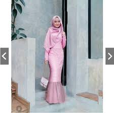 Model kebaya brokat hijab duyung dan selendang bahu tengah menjadi primadona pada saat ini. Model Kebaya Duyung Hijab Model Kebaya Terbaru 2019