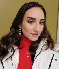 Abby Roth's Instagram, Twitter & Facebook