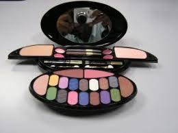 Lakme bridal makeup kit with new affordable products must have wedding series 1 you top 10 lakmé products for your bridal makeup kit the 25 best makeup kits of 2020 smart style today makeup kit under rs 500 affordable for beginners you lakme makeup. Small But Best For Colours Lakme Kits De Maquiagem Produtos De Maquiagem Estojo De Maquiagem