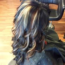 Dark brown hair tumbles over the shoulders in thick waves while a gentle touch of gold subtly shades a front strand in this hair color idea. Brown Hair With Blonde Highlights 55 Charming Ideas Hair Motive Hair Motive