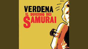 Qui non c è più calma settembre ci porterà via con se e come una roccia che pende avremo le stesse pretese, addosso a me e te poi ritorna l alba che vibra è solo che sei in me come una roccia per niente avremo le stesse difese. Verdena 40 Secondi Di Niente Lyrics Genius Lyrics