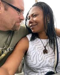 Robin Bethune's Instagram, Twitter & Facebook