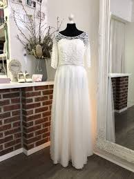 In unserem bezaubernden atelier erwartet sie eine riesige auswahl an hochzeitskleidern, so dass sie ihr ganz persönliches traumkleid. Elementar I Atelier Fur Nachhaltige Und Moderne Brautkleider Ob Elegantes Schlichtes Brautkleid Romantisches Spitz Brautkleid Schlicht Brautmode Brautkleid