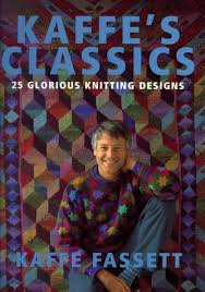 Used item in a very good condition. Kaffe S Classics 25 Glorious Knitting Designs Fassett Kaffe Amazon De Bucher