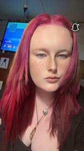 Will washing a red wig lose its color?