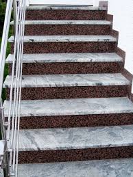 Uberzeugen Sie Sich Vom Aussergewohnlichen Zeitlosen Granit Und Lassen Sie Sich Von Den Moglichkeit Stairs Tiles Design Stairs Design Interior Stairway Design