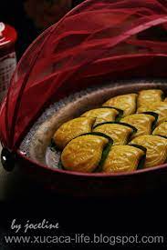 pin on nyonya kueh malaysian snacks