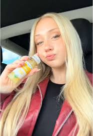 Discover Model Pose Ideas in Miami Photoshoot