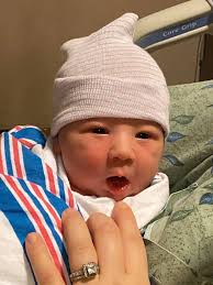 jay looking like the rich dad of the eldest and youngest members 😭