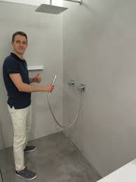 Gespachtelte Dusche Fugenlos Schon In Der Ausstellung In Mainz Fugenlose Dusche Behindertengerechtes Bad Badezimmer Dusche Fliesen