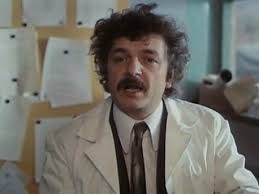 V srpnu 1974 se v na filmovém plátně společně uvedli jako scenáristé zdeněk svěrák a ladislav smoljak díky nestárnoucí tragikomedii jáchyme, hoď ho do stroje! Filmy Fotoalbum Jachyme Hod Ho Do Stroje Jachyme