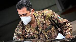Mara venier accoglie a domenica in il commissario straordinario per l'emergenza coronavirus generale francesco paolo figliuolo, il sottosegretario alla salute. Il Generale Figliuolo E I Vaccinandi La Stampa
