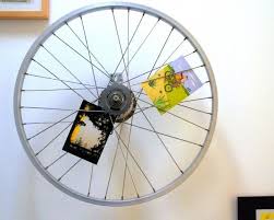 Upcycling Mit Fahrrad Postkarten Zwischen Speichen Dekoration Mit Postkarten Upcycling Ideen Altes Fahrrad Und Upcycling