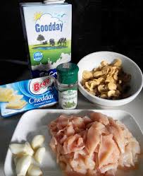 Masukkan air ke dalam periuk dan didihkan. Resepi Kuah Carbonara