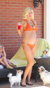 Tori Spelling says: Pregnant ladies everywhere, be bump proud!