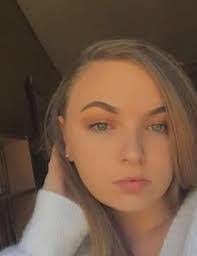 Sara Lott's Instagram, Twitter & Facebook