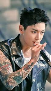 In which year did Larson Angok started to be Artist.🎻🎺🎻🎻🎷🎷🎸🎸🎤