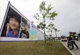 일어나 / 친구 웃으며 '골든건은 어쩔 수 없어라고 했던 거다'골든건'이 아니라 '골든 거'가 맞다는 거임(노래부르며) 솔직히 골든 꺼는 봐주자. Rw02ap3mspvddm