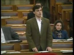 Orbán viktor már fiatalon megmondta nem fog zárt ajtó mögött tárgyalgatni. Orban Viktor Elso Eve Az Orszaggyulesben Youtube