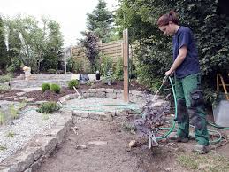 Berufenet Berufsinformationen Einfach Finden Garten Landschaftsbau Berufenet Bewaessern Pflanzen Ausbildung Gaertner W Outdoor Power Equipment Outdoor Plants