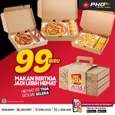 Saat pizza diletakkan di atas meja, wajah khawatir mereka mulai tampak. Facebook