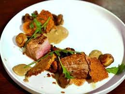Entrecote De Boeuf Puree De Panais Et Salade De Roquette A L Huile De Noix Recette Gastronomique Plat Gastronomique Repas Gastronomique