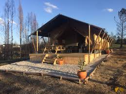 Jeder findet hier sein perfektes plätzchen, ob mit dem eigenen zelt, wohnwagen oder wohnmobil. Safari Tents And Glamping Lodges Outstanding Tent In 2021 Safari Tent Tent Safari