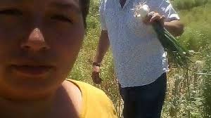 Rosa y Eloy cosechan verduras del campo y las llevan a domicilio