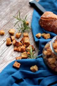 Croutons Maison A L Ail Et Aux Herbes De Provence Recette Croutons Maison Recettes De Cuisine Herbes De Provence