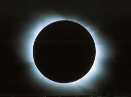 En partiell solförmörkelse syns över skåne under ett par timmar kring lunch på torsdagen. Solformorkelse Astrokonsult