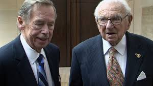 It might be the greatest text ever written depicting the nature and fragility of late communist power: Vaclav Havel V Rytmu Rolling Stones Film Predstavi Posledni Roky Jeho Zivota Fotka 4 Echo24 Cz