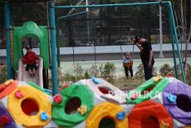 Jul 21, 2019 · next merupakan gambar seputar undangan halal bihalal 1440 h aptisi wil iva aptisi yang dapat sobat jadikan wawasan. Tampilan Kinclong Taman Bermain Anak Di Lapangan Banteng Republika Online