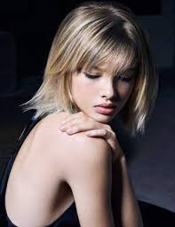 20 Coupes Pour Cheveux Fins Qui Rajeunissent En 2020 Coupe Cheveux Fins Cheveux Fins Et Cheveux Legers