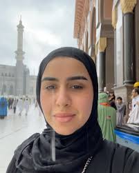 الحمد لله على التمام اللهم تقبل منا ولا تترك لنا دعاء إلا وقد اجبته ولا  ذنبا إلا غفرته يارب، الحمد لله الذي بلغني هواء مكة، وسكينه مكة، وأرض مكة  الحمد لله على تمام العمرة. اللهّم لا تجعل هذا آخر عهدنا ...