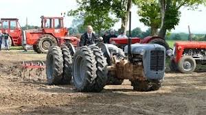 Das günstigste angebot beginnt bei € 50. Massey Ferguson 35 65 Tandem Tractors Ferguson Fe35 Tandem Tractor Ferguson Days 2016 Youtube