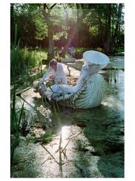 Pin By Julia Haltof On Aesthetic Inspiration Tim Walker Tim Walker Photography Slim Aarons Photography