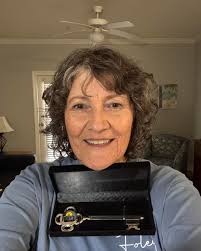 What a fabulous morning! We had readers from Mississippi, Minnesota, and  Michigan show up. And the mayor came with the key to the city of Foley! I  was honored. I have my