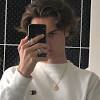 Men's fringe hairstyles are sexy and stylish, but require a good amount of styling and maintenance. 3