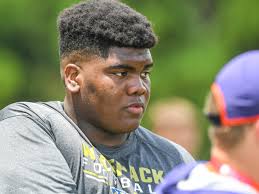 Notre Dame football schemes up a blocking plan for 387-pound Razorback