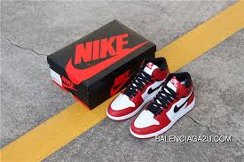 Air Jordan 1 Retro High Og Chicago White And Black Varsity Red Air Jordan 1 Aj1 Aj1 Retro Chicago 575441 101 Womens Basketball Shoes White Black Varsity Womens Basketball Shoes Jordan Basketball Shoes Best Basketball Shoes
