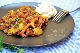 Tiroler Grostl Mit Eierschwammerl Und Feinem Krenobers Ein Osterreichischer Klassiker Mit Schwammerl Der Saison Eierschwammerl Eierschwammerl Rezepte Rezepte
