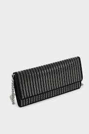 Deja que esta colección de tipografías cuidadosamente seleccionada te llene de inspiración para crear los diseños perfectos para tu boda. Los Bolsos De Invitada De Boda Que Reutilizaras Stylelovely