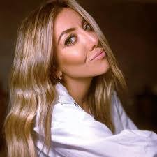 Michelle Altieri's Instagram, Twitter & Facebook