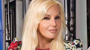 Hoy soplará 77 velitas en uruguay, donde se instaló en mayo del año pasado cansada de la cuarentena interminable. Parece Otra Persona Susana Gimenez Con Mas Photoshop Que Nunca Mira La Voz Del Interior