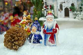 Sie verlegten die bescherung auf die religiös unverdächtige jahreswende. Weihnachtsbrauche So Feiert Man Weihnachten In Anderen Landern Styles Stories Der Lifestyle Living Blog Von Heine