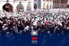 فیلم کامل اقامه نماز بر پیکر رهبر شهید توسط آیت‌الله سیدمحمدتقی حکیم
